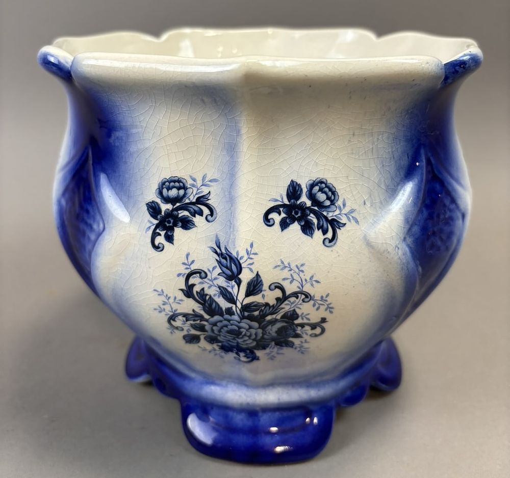 Lot 373: Flow Blue Floral Jardiniere Cache Pot Planter Blue Footed 7in x 6.5in