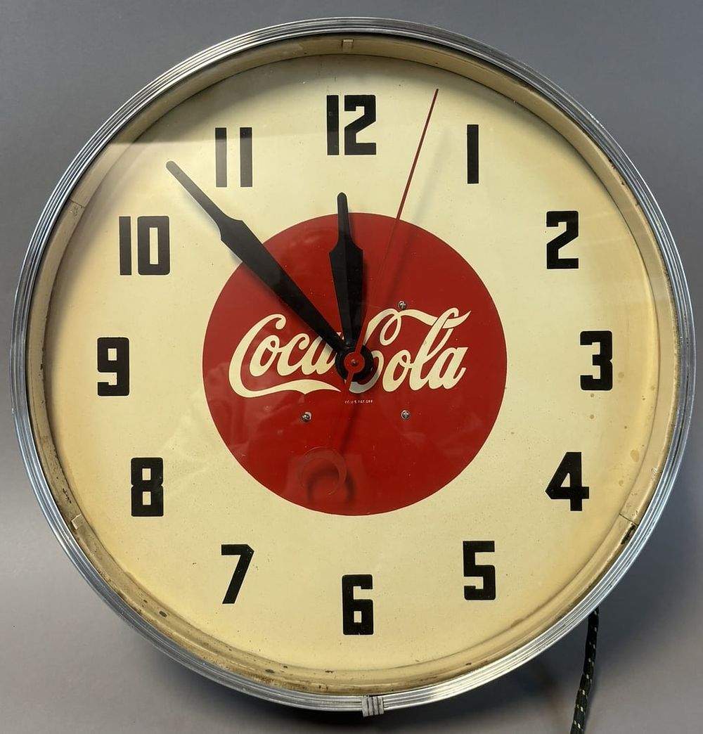 Lot 213: 1940s Era Original Coca Cola Electric 16" Advertising Clock WORKS