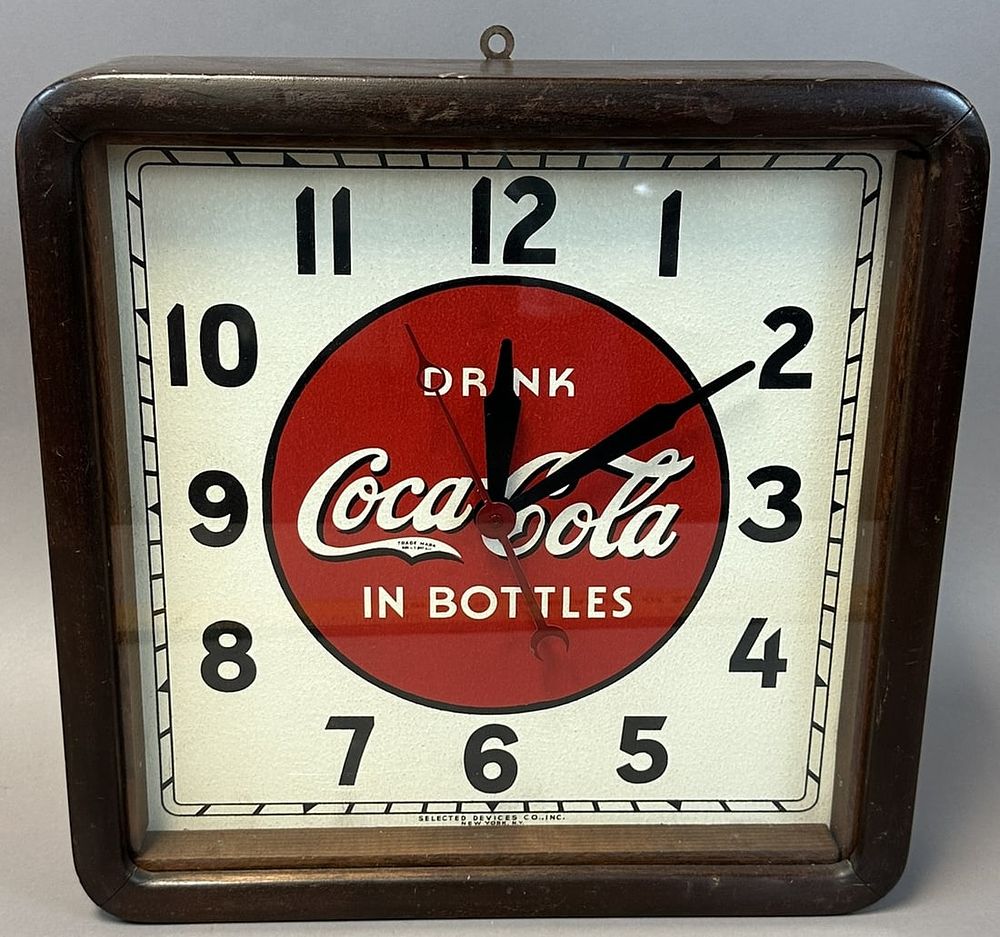 Lot 264: Drink Coca Cola In Bottles by Selected Devices Co New York Electric Clock