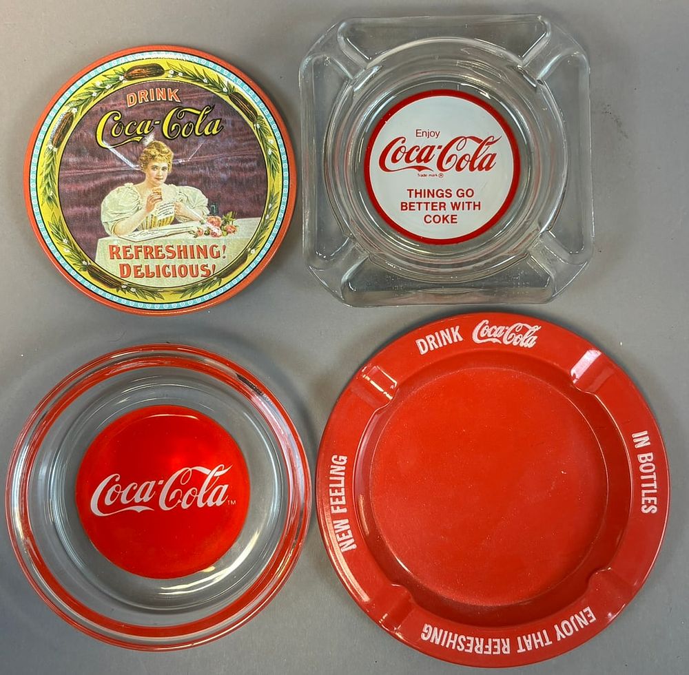 Lot 319: Lot 4 Original Coca Cola Advertising 1950s-60s Asthrays & Coasters