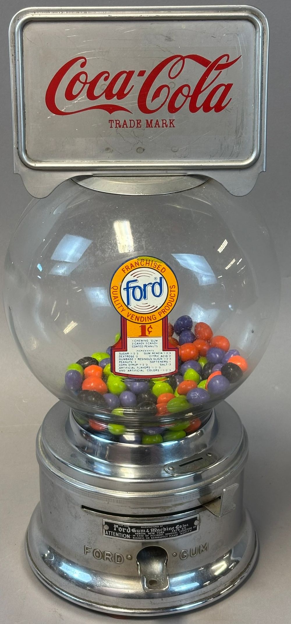 Lot 364: Ford Gum Machine Co Original 1950s 1 Cent Gum Ball Dispenser w/ Coca Cola Topper