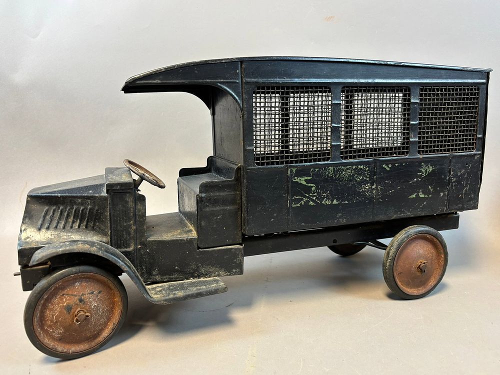Lot 162: Steelcraft Pressed Steel Railway Express Original 1920s Kiddie Ride On Toy Car