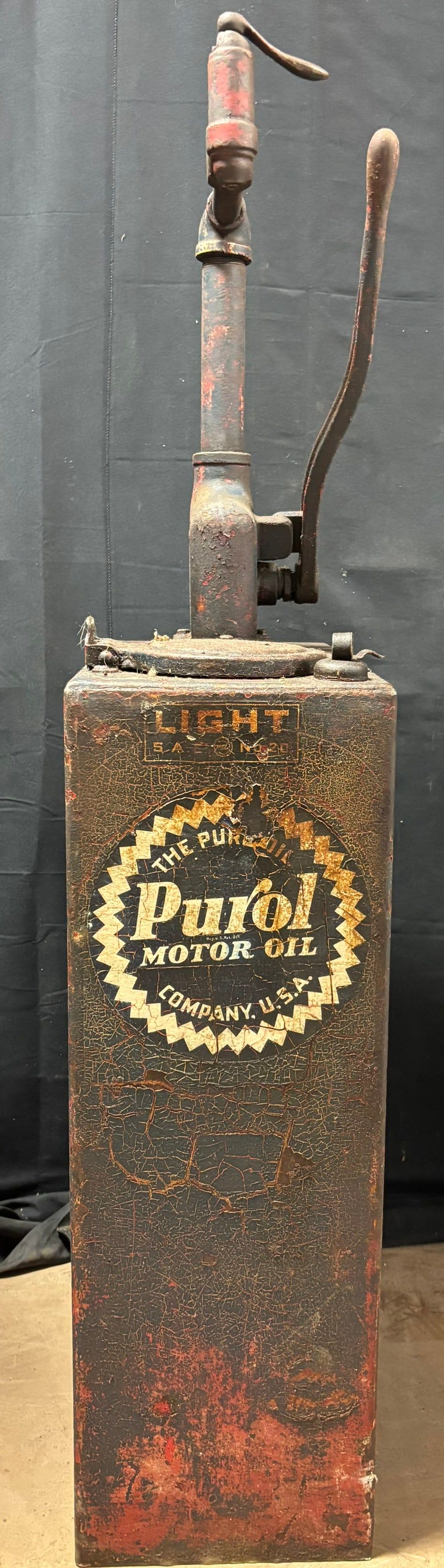 Lot 237: The Pure Oil Purol Motor Oil Light SAE Gas Service Station Lubester
