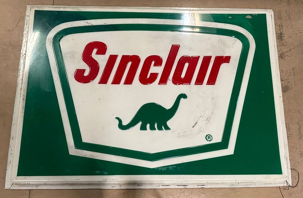 Lot 238: Sinclair Service Station Outdoor Embossed Plastic Lighted Advertising Sign