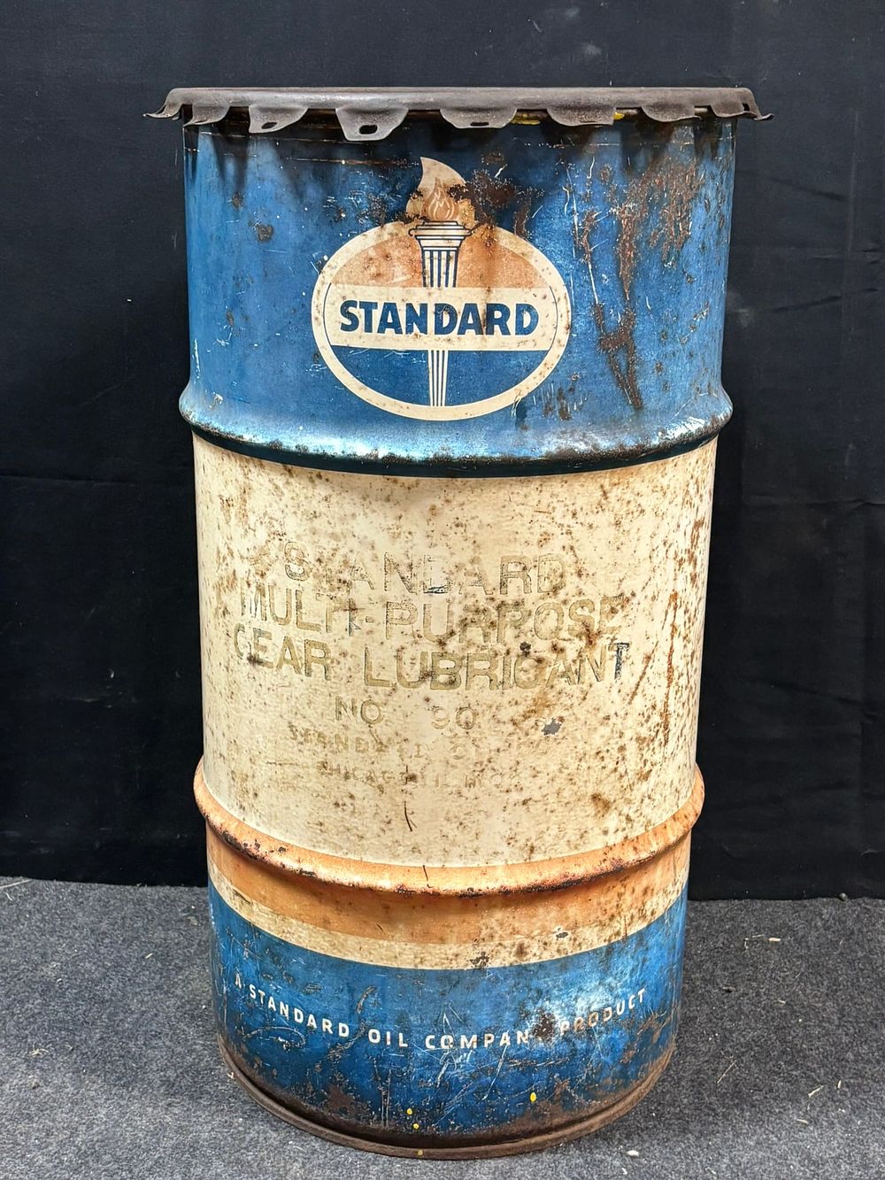 Lot 242: Standard Motor Oil 25 Lb Multi Purpose Gear Lubricant No 90 Cannister Can