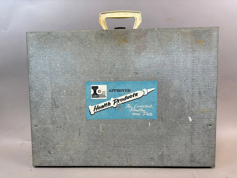 Lot 260: Landmark Approved Health Products Original Livestock Poultry Pets Carrying Case
