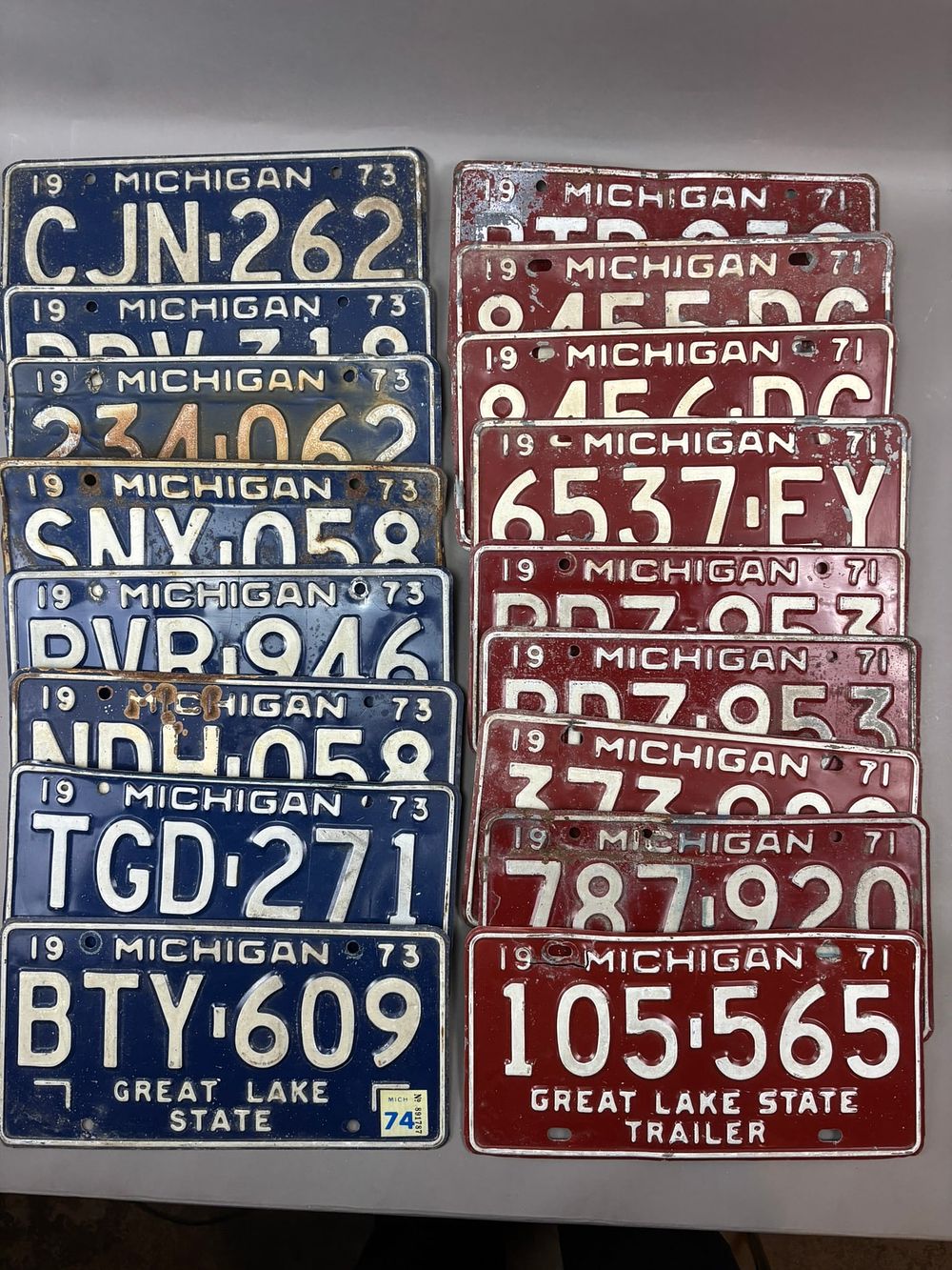 Lot 320B: Lot 17 1971 & 1973 Michigan State License Plates Singles & Pairs