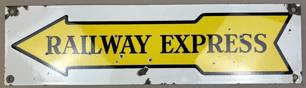 Lot 525: Railway Express SSP Porcelain Arrow Advertising Sign
