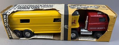 Ertl International Transtar Truck Horse Van 3404 NOS. Please make sure you view all photos and 