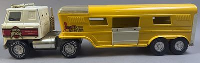 Ertl Iron Horse Vista Dome Horse Van # 1486. Please make sure you view all photos and ask any 