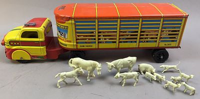 Marcrest Livestock Lines Cattle Truck w/ Animals. Please make sure you view all photos and ask 