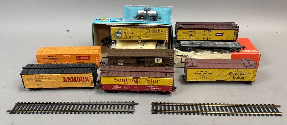 Lot 197F: Lot of 10 Various Train Cars and Tracks
