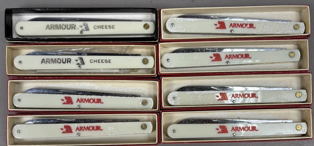 Lot 329: Lot of 8 Armour Knives