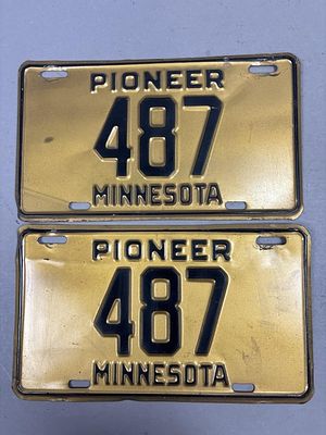 Pair Pioneer Minnesota 487 Personalized Plates. See all photos as a better idea of condition. 
