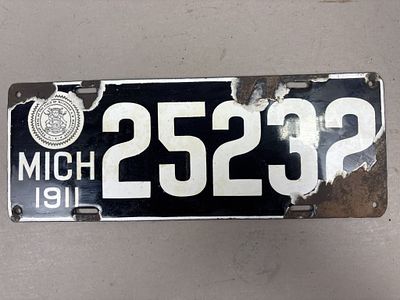 1911 Michigan 25232 Porcelain License Plate. See all photos as a better idea of condition. 