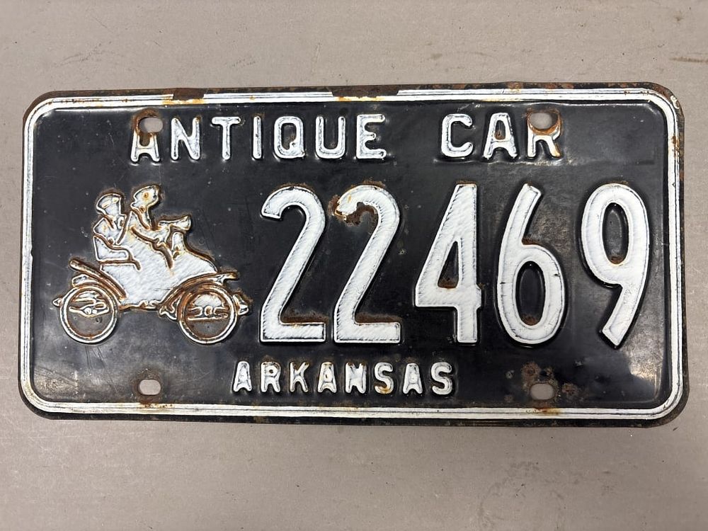 Lot 121: Arkansas Antique Car 22469 License Plate