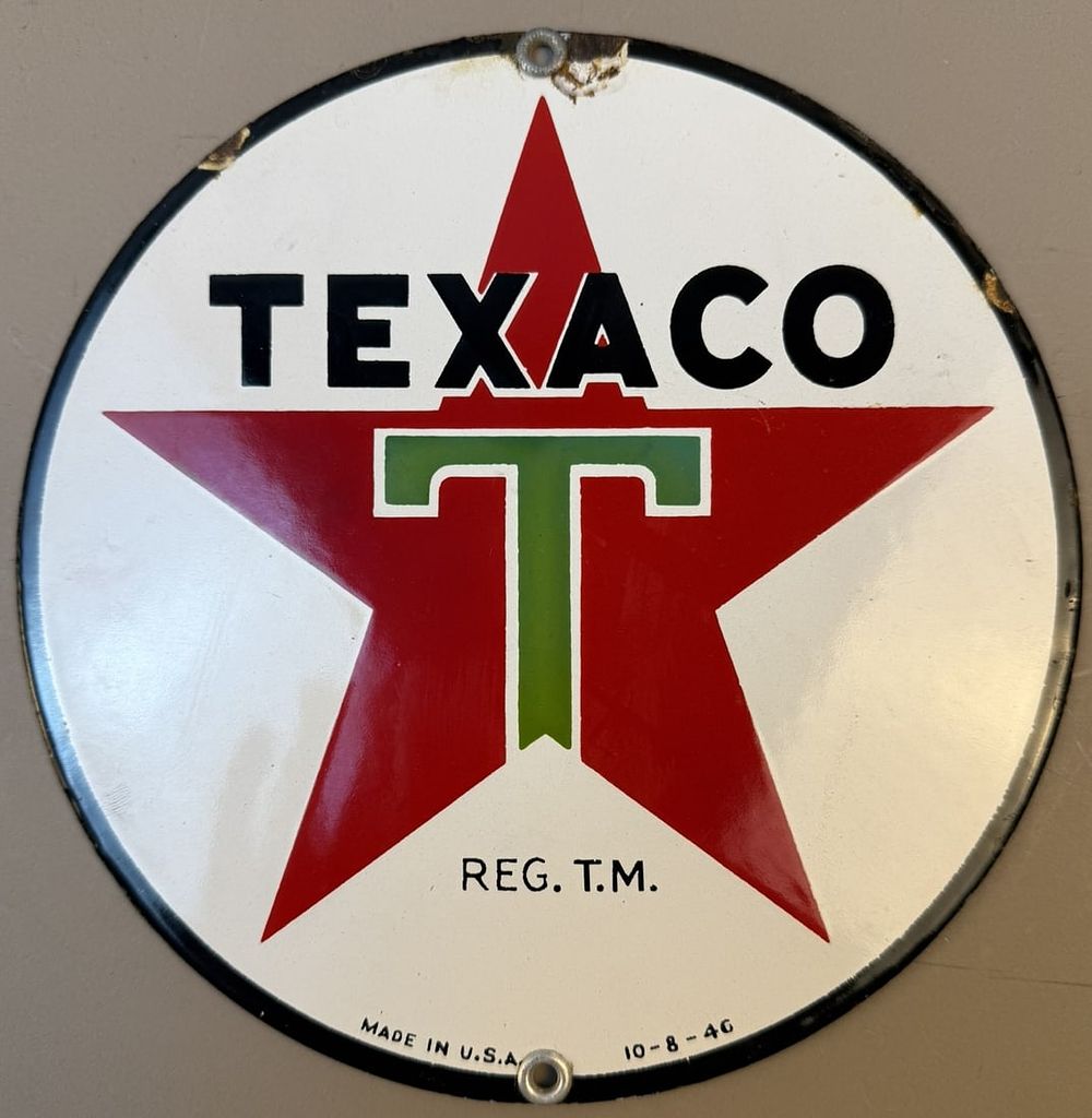 Lot 18B: 1946 Texaco SSP White T Oil  Cart Porcelain Sign EX+ Cond