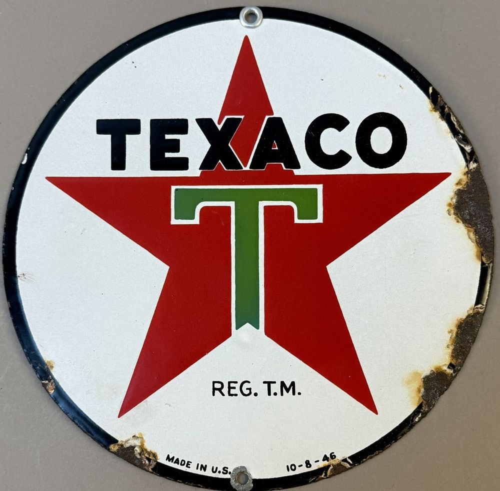 Lot 104B: 1946 Texaco SSP White T Oil  Cart Porcelain Sign VF+ Cond