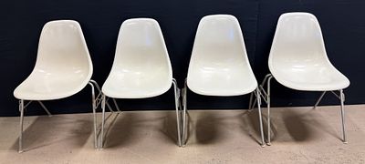 4 MCM 70s Herman Miller Fiberglass Shell Chaira. Great original matching set of four Herman 