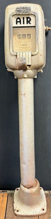 Lot 377: Original Service Station Eco Air Meter Tireflator