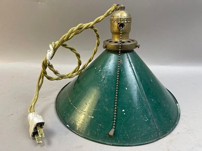 Antique Green Pull Lamp with Plug. Measurements in photos PLEASE NOTE WE OFFER IN HOUSE SHIPPING 