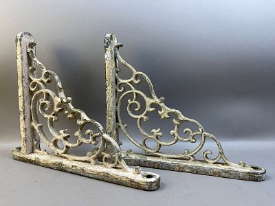 Pair Metal Outdoor Brackets. Measurements in photos PLEASE NOTE WE OFFER IN HOUSE SHIPPING 