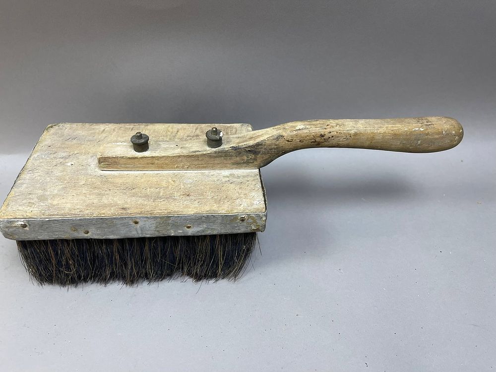 Lot 180: VIntage Wooden Handled Wallpaper Smoothing Brush