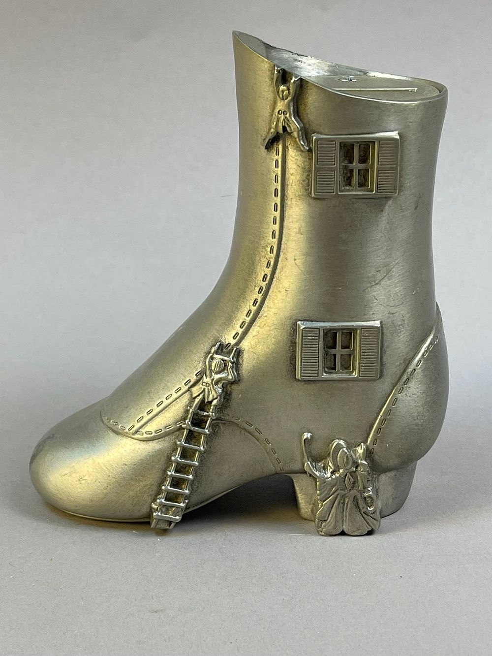 Lot 184: There Was An Old Woman Who Lived In A Shoe Bank