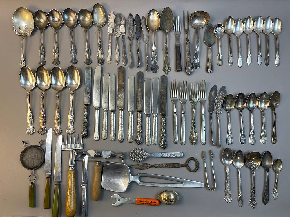 Lot 208: Loto f 67 Stainless Steel Rogers Bros Cutlery