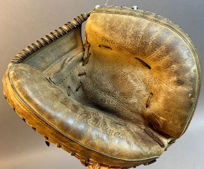 Johnny Bench HOH Signed Rawlings RL1 Catchers Mitt. Nice original pro model Johnny Bench Heart 