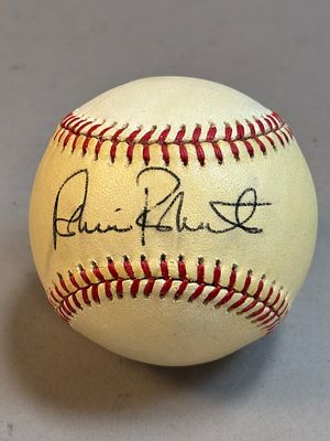 Robin Roberts Single Signed Giamatti Baseball. PLEASE SEE ALL PHOTOS AND USE THEM AS A BETTER 