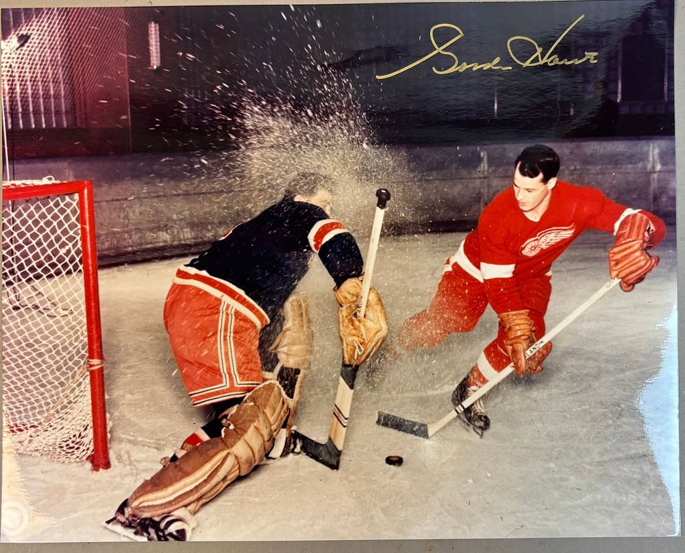 Lot 295: Gordie Howe Detroit Red Wings Signed 8x10 Photo
