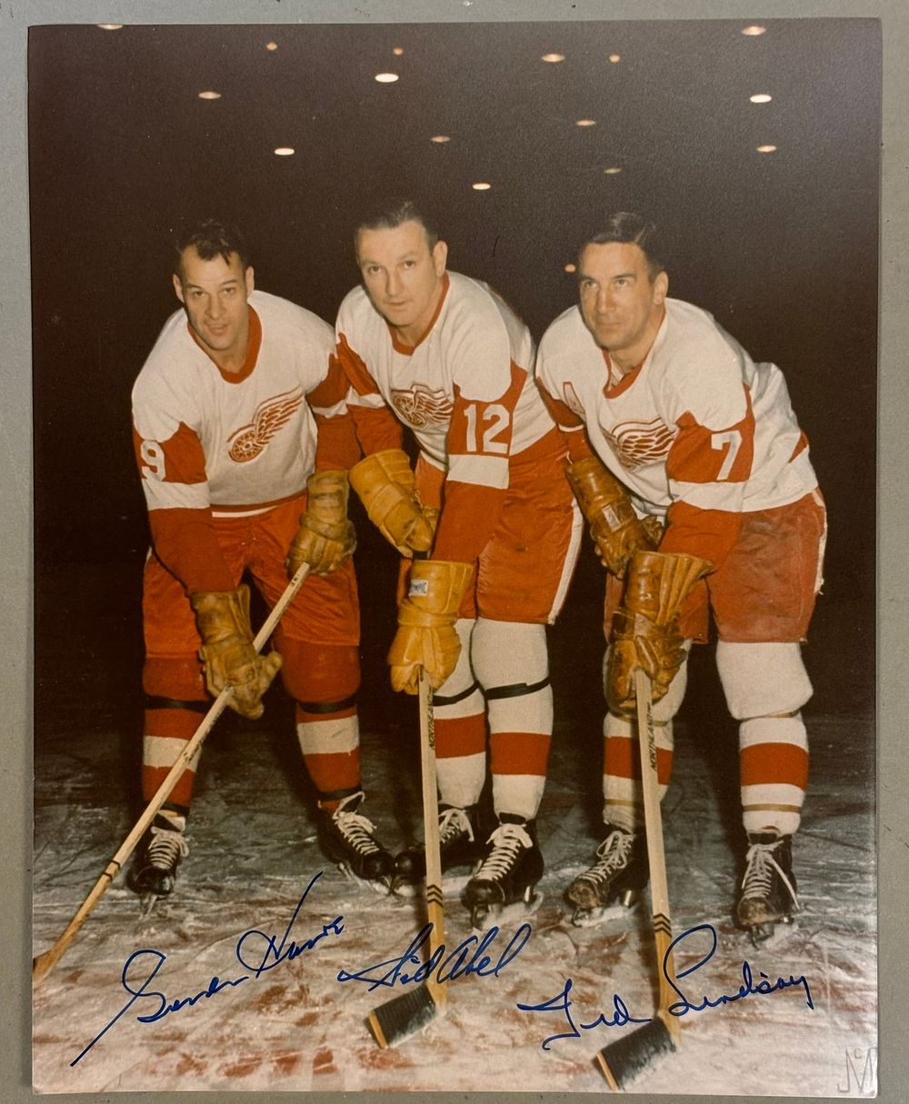 Lot 305: Howe Abel Lindsey Signed 8x10 Production Photo