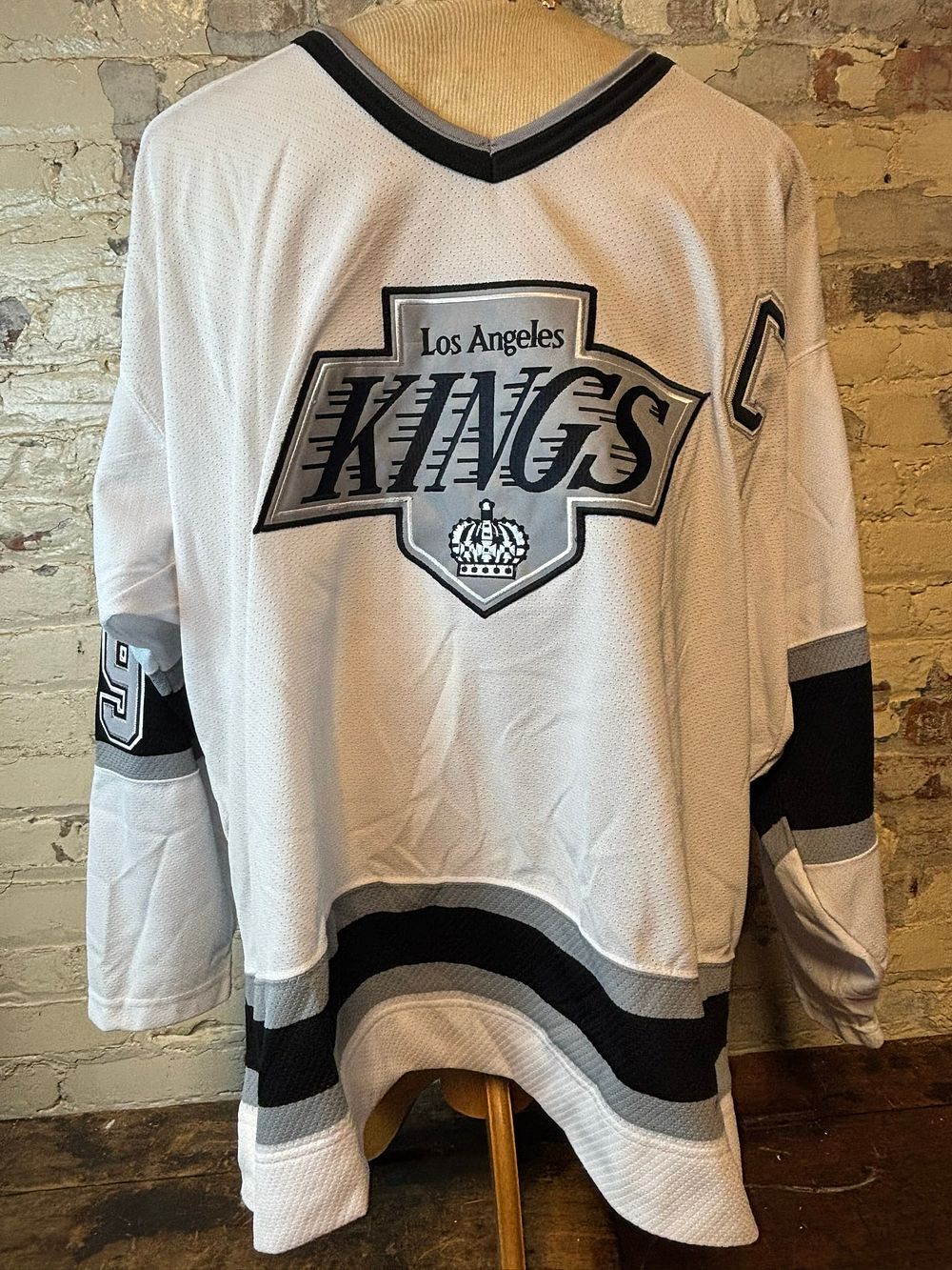 Lot 306: Wayne Gretzky LA Kings #99 Star NHL Jersey NWT XXL
