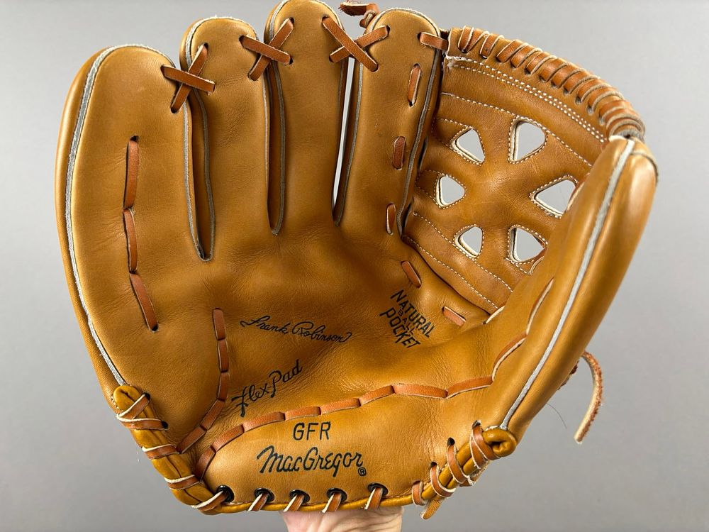 Lot 399: MINT Frank Robinson MacGregor LHT GFR Model Mitt