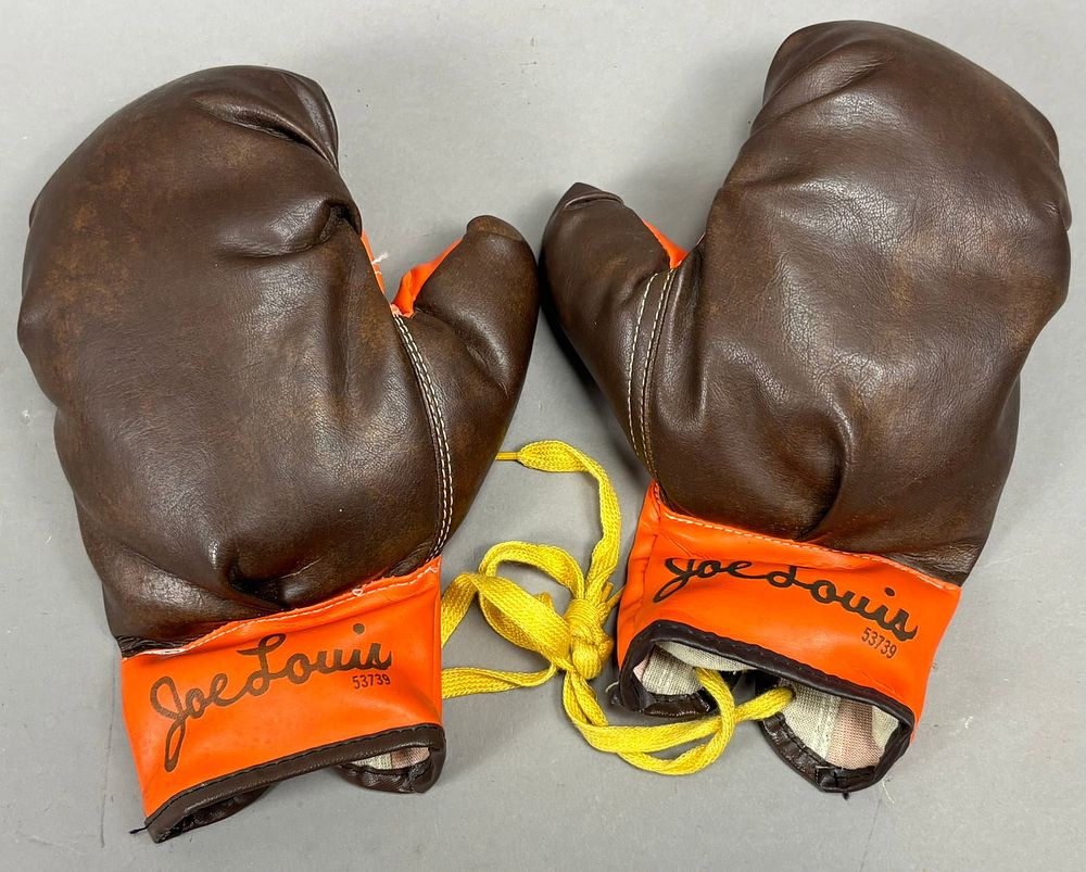 Lot 446: Joe Louis Pair 53739 Original Boxing Gloves EX+