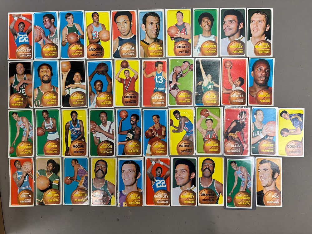 Lot 467: Lot 41 1970-71 Topps Basketball Cards