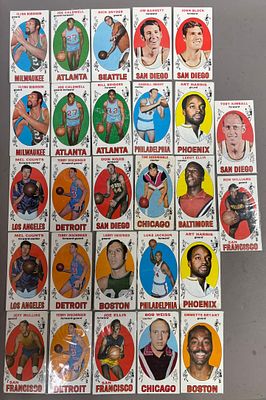 Lot 27 1969-70 Topps Basketball Cards. PLEASE SEE ALL PHOTOS AND USE THEM AS A BETTER IDEA ON 