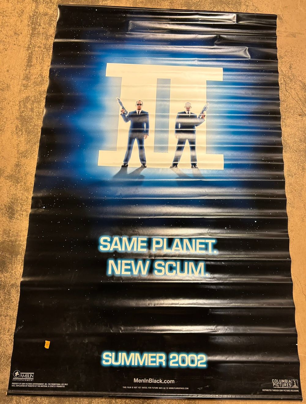 Lot 32B: MEN IN BLACK II Same Planet New Scum 2002 Movie Poster