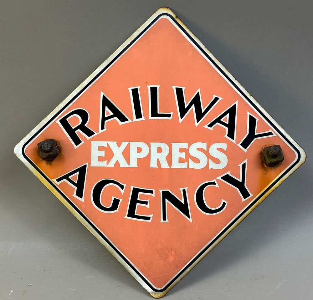 Lot 65: Railway Express Agency SSP Porcelain Pump Plate Sign