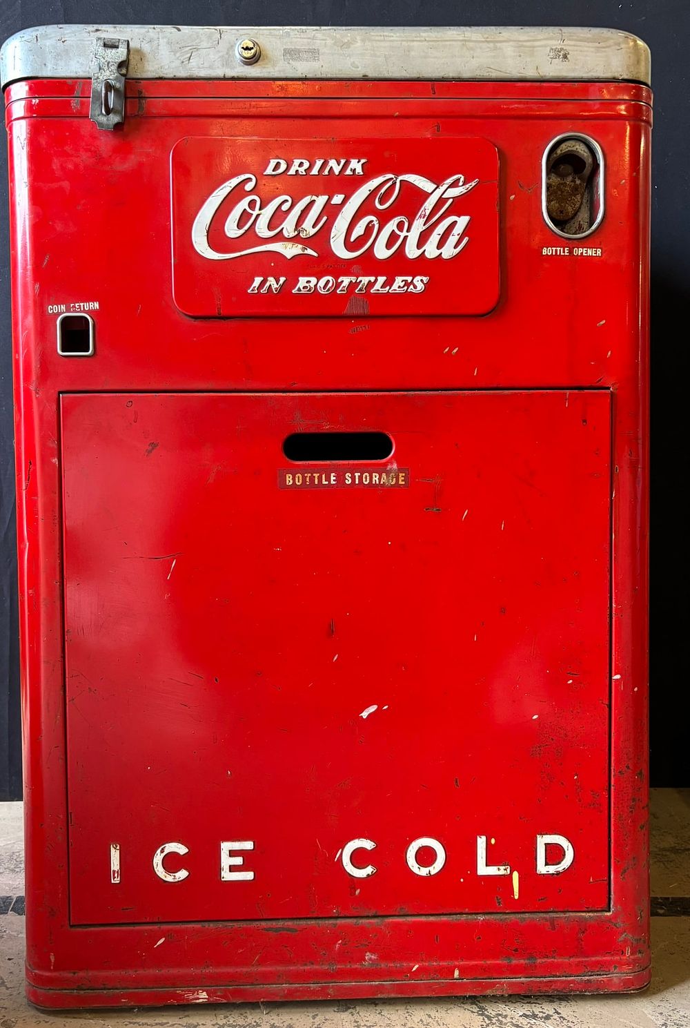 Lot 309B: Coca Cola Vendo 23 Spin Top Vending Coke Machine Cooler