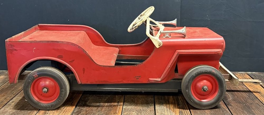 Lot 361: Hamilton Jeep Original Pedal Car Kiddie Ride