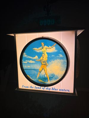 Excellent, HAMMS BEER "Dominator" c. 1950's/1960's, revolving advertising clock. Crisp colorful 