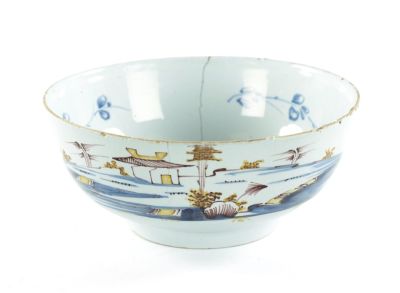 AN 18TH CENTURY BRISTOL DELFTWARE PORCELAIN BOWL decorated with a garden scene on a cream 