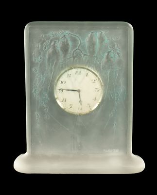 AN UNUSUAL R LALIQUE 'SIX HIRONDELLES PERCHEES' GREEN STAINED CLOCK of footed rectangular form 