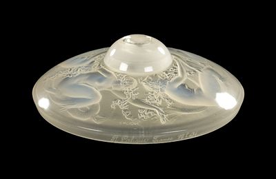 A RENE LALIQUE 'QUATRE SIRENS' OPALESCENT INKWELL of domed form with relief moulded nude female 