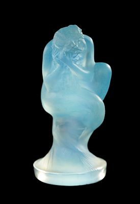 A RENE LALIQUE BLUE STAINED OPALESCENT GLASS CAR MASCOT 'SIRENE' modelled as a crouching 
