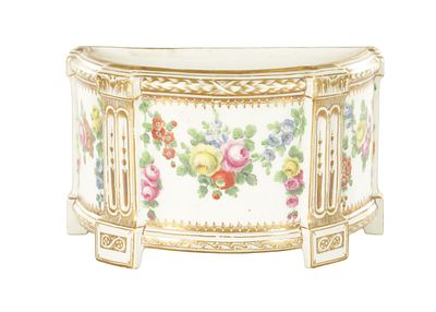 A LATE 18TH CENTURY PARIS PORCELAIN BOUGH POT decorated with flowering swagwork within gilded 