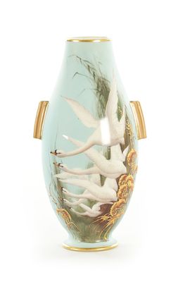 AN EARLY 20TH CENTURY ROYAL WORCESTER CABINET VASE BY C. BALDWYN decorated with swans in flight 