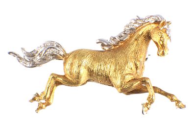 AN 18CT YELLOW GOLD AND DIAMOND SET BROOCH of equestrian interest, finely modelled as a 